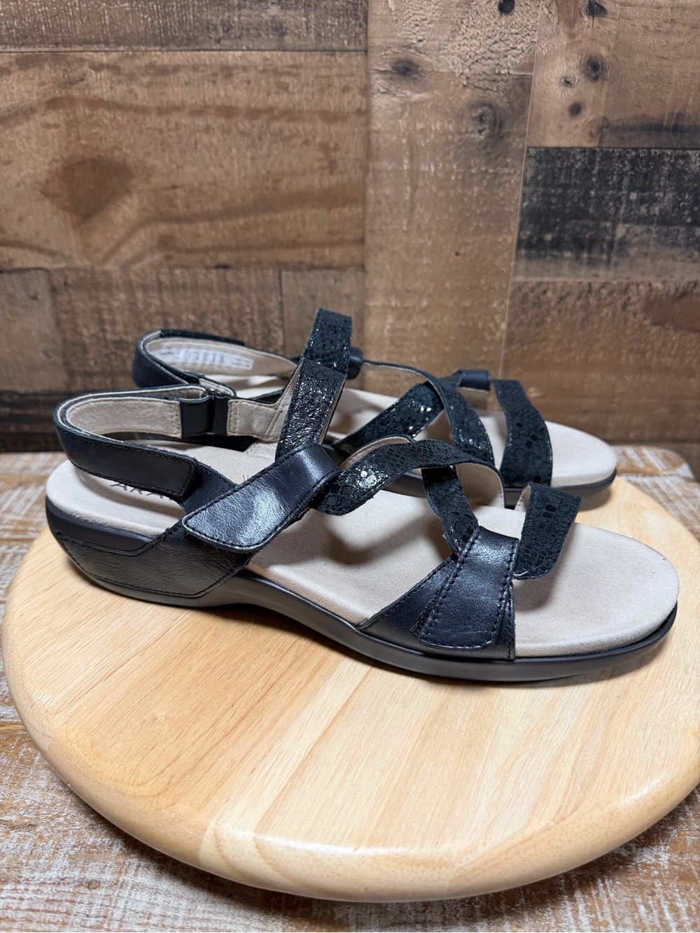 Aravon Womens Size 11 Black Leather Comfort Sandals Adjustable Straps
